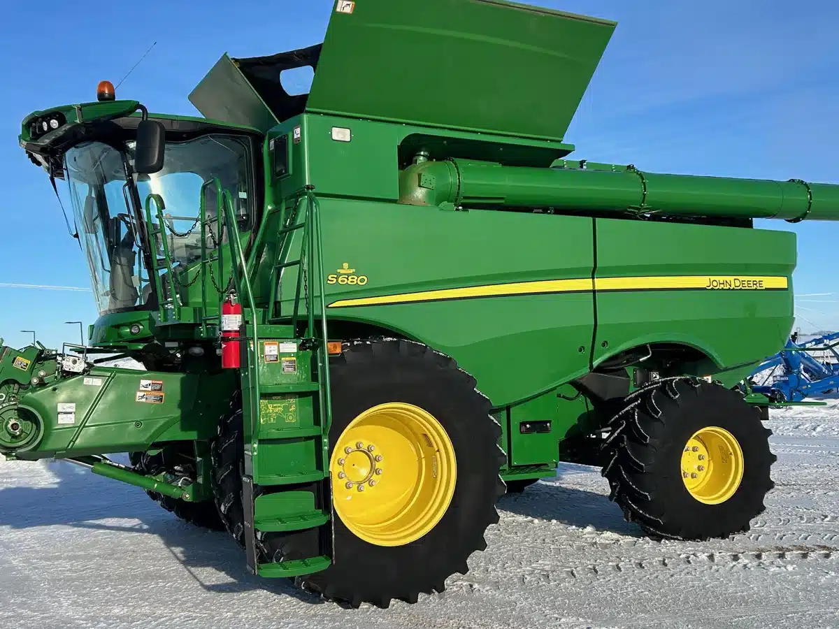 Gallery image 2 for Used 2017 John Deere S680 Combine