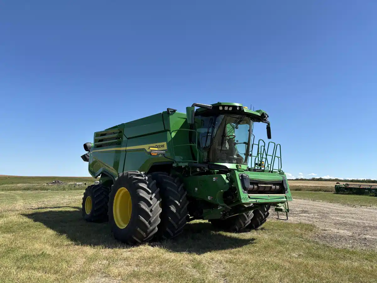 Gallery image 2 for 2024 John Deere X9 1000 Combine