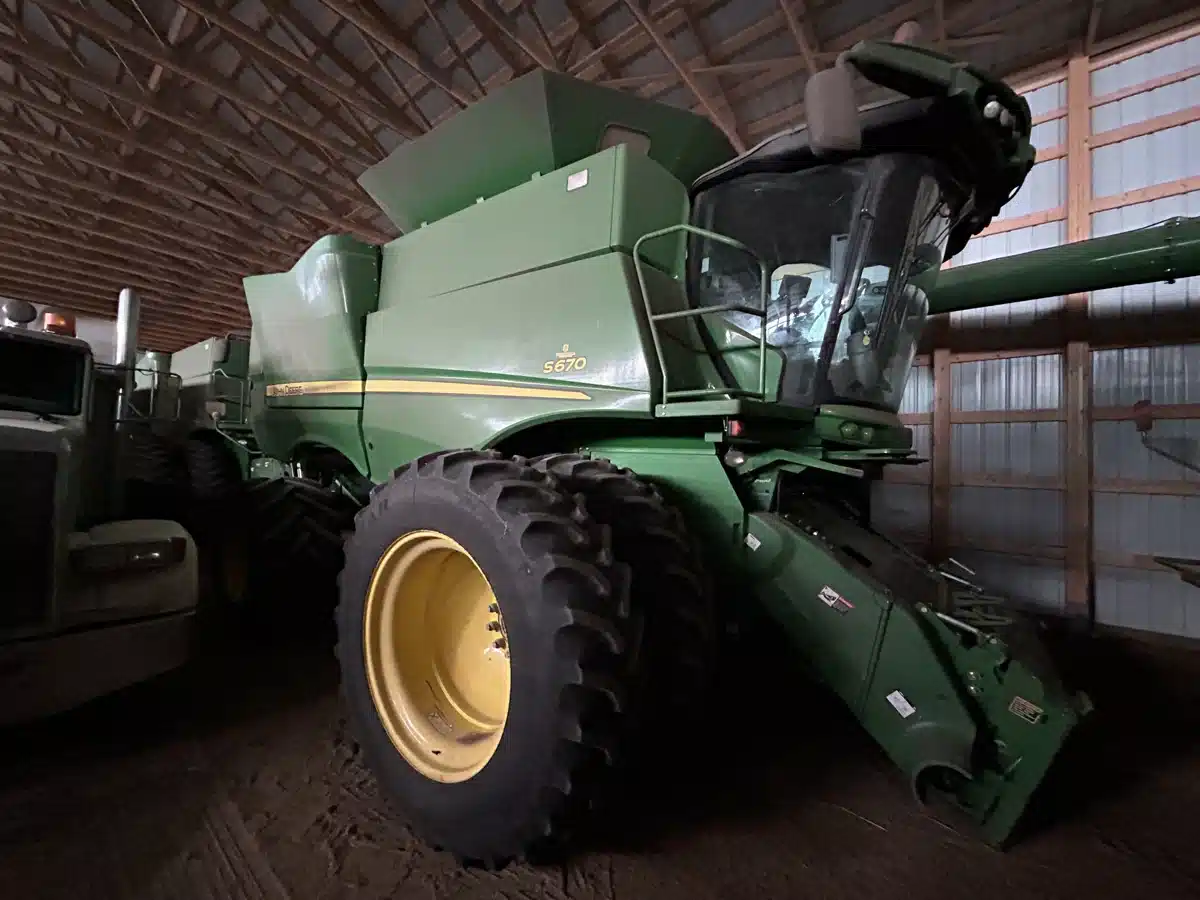 Gallery image 1 for Used 2017 John Deere S670 Combine