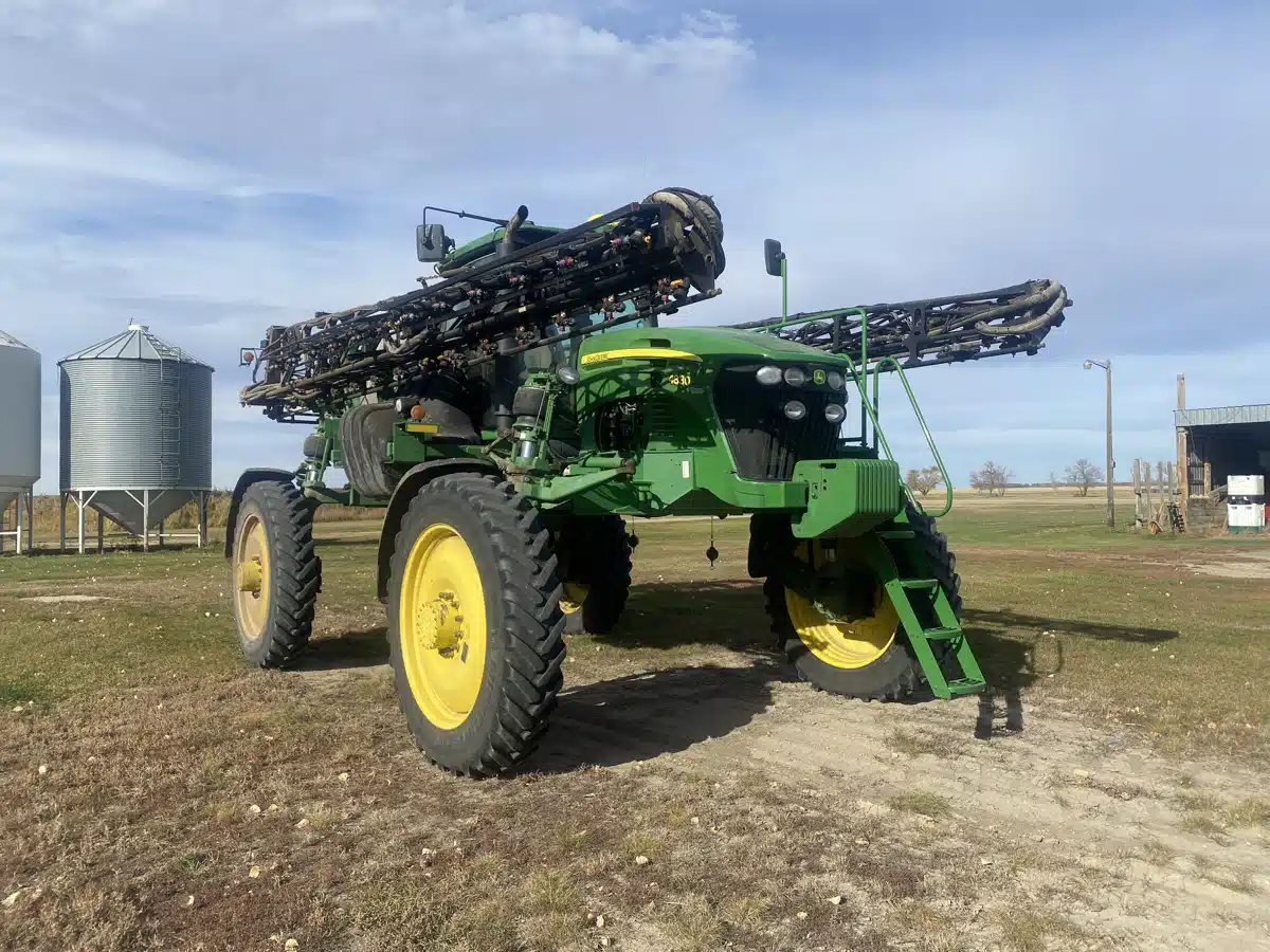 Gallery image 1 for Used 2012 John Deere 4830 Sprayer - Self Propelled