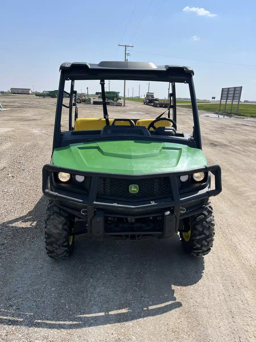 Gallery image 2 for Used 2022 John Deere XUV 835M Utility Vehicle