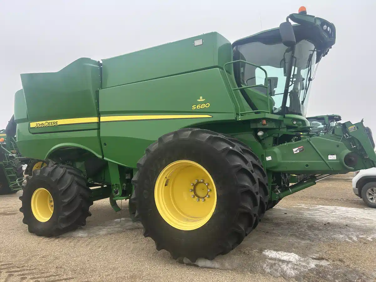 Gallery image 1 for Used 2016 John Deere S680 Combine