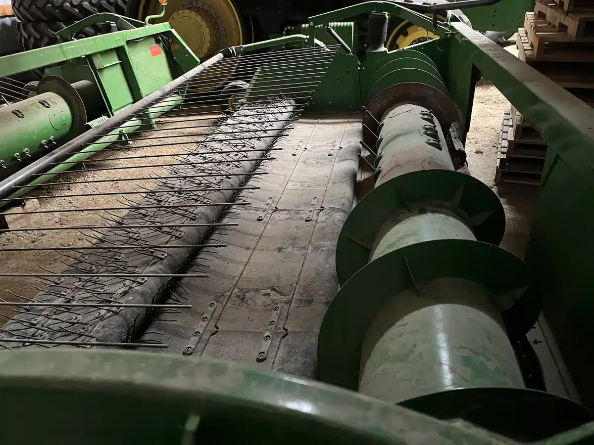 Gallery image 2 for Used 2018 John Deere 615P Header - Pickup