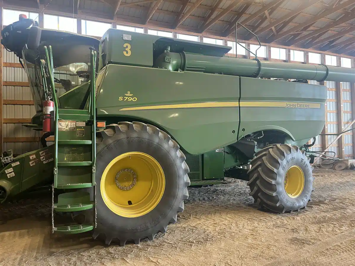 Gallery image 1 for Used 2020 John Deere S790 Combine