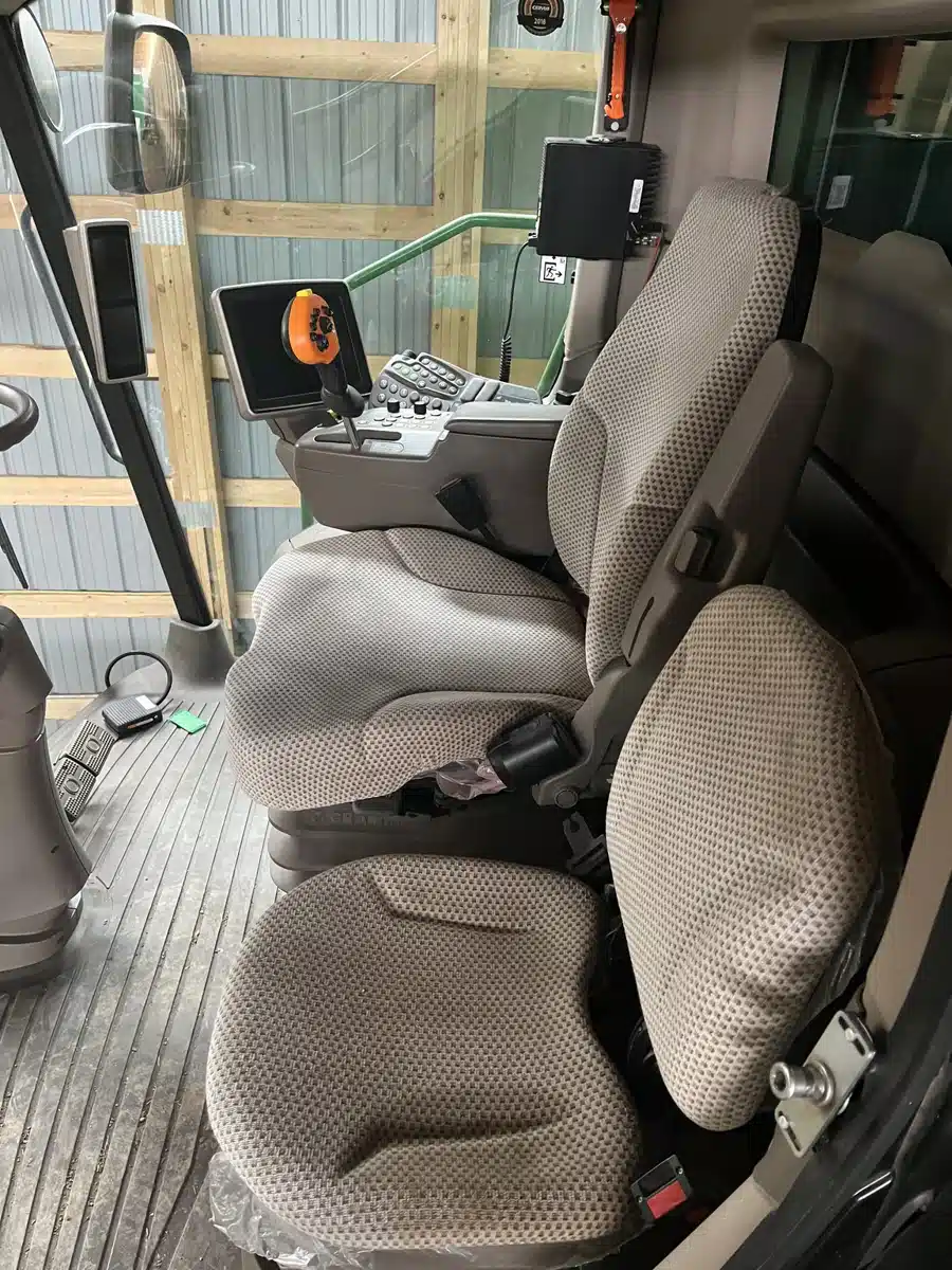 Gallery image 2 for Used 2017 John Deere S680 Combine