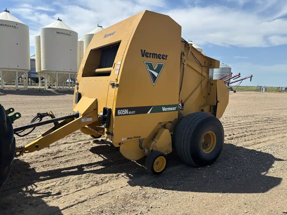 Gallery image 1 for Used 2015 Vermeer 605N Round Baler