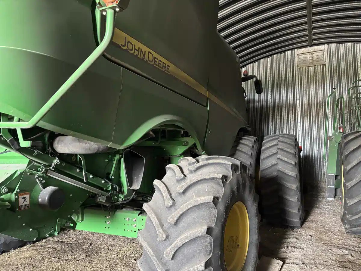 Gallery image 1 for Used 2016 John Deere S680 Combine