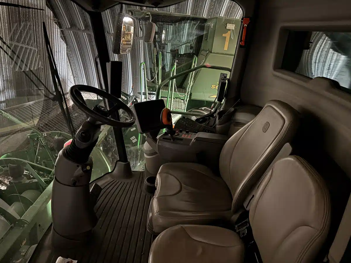 Gallery image 2 for Used 2016 John Deere S680 Combine