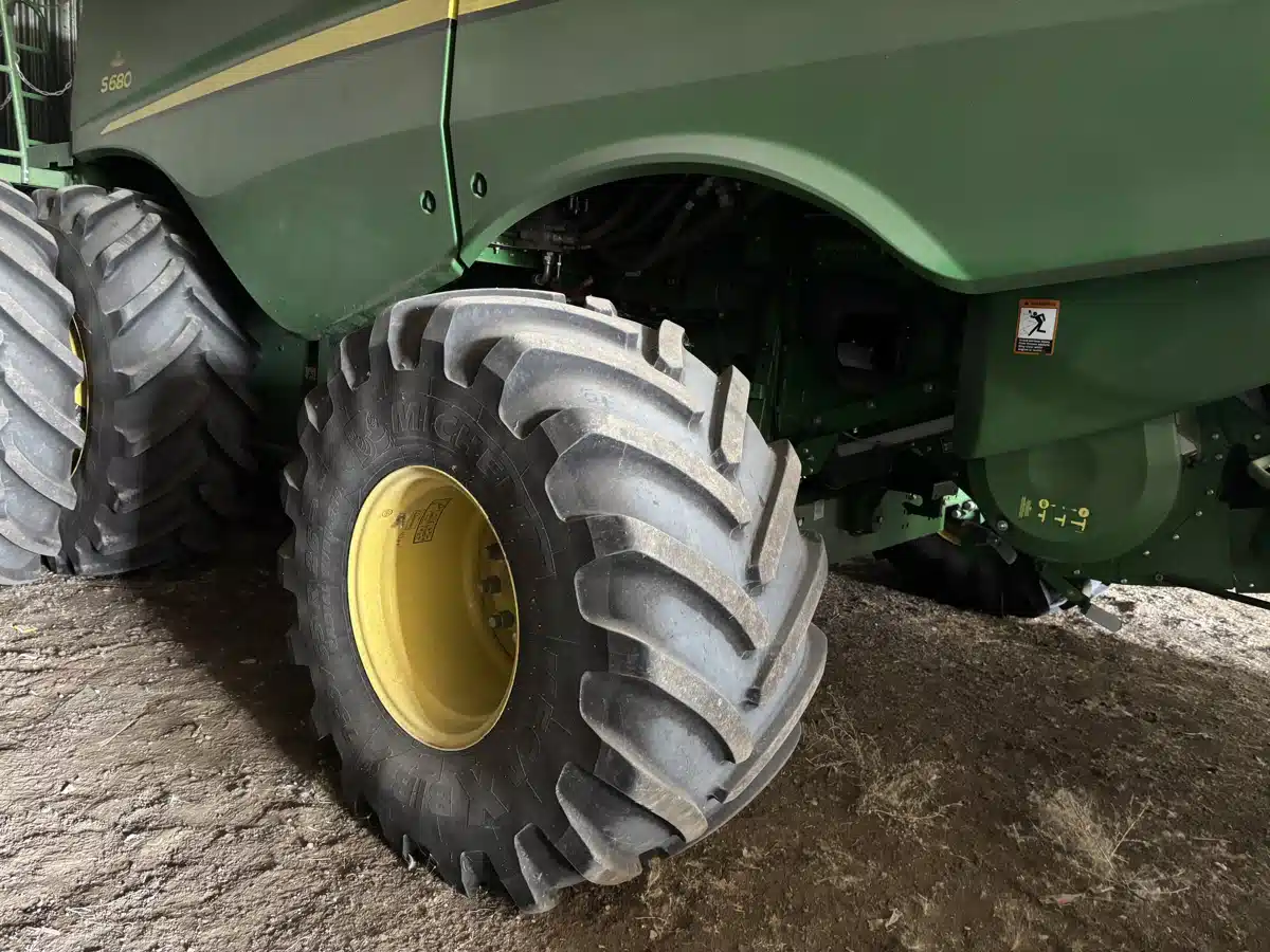 Gallery image 2 for Used 2015 John Deere S680 Combine