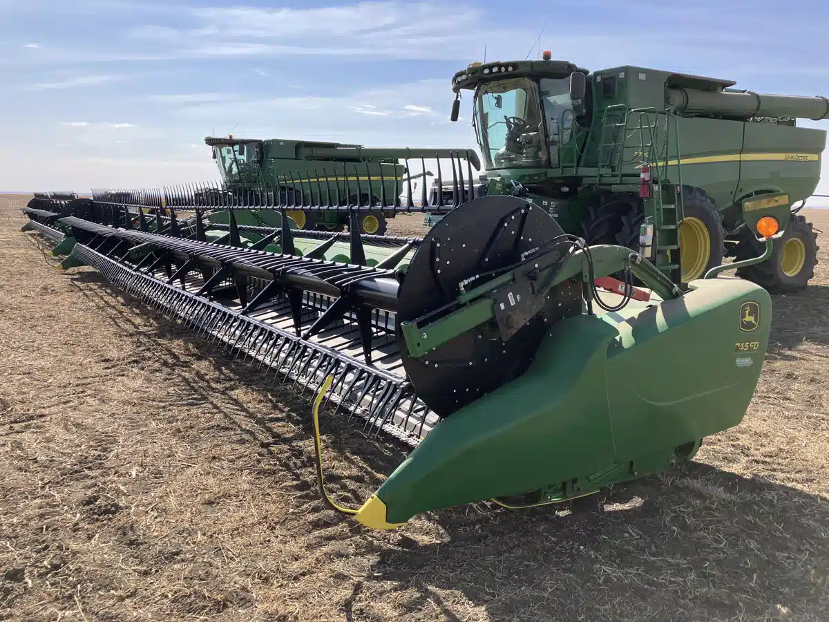 Gallery image 2 for Used 2020 John Deere 745FD Header - Draper
