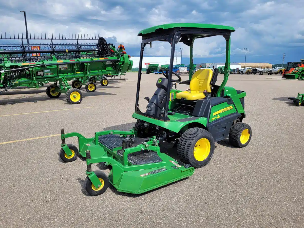 Gallery image 1 for Used 2016 John Deere 1550 Mower - Front Deck