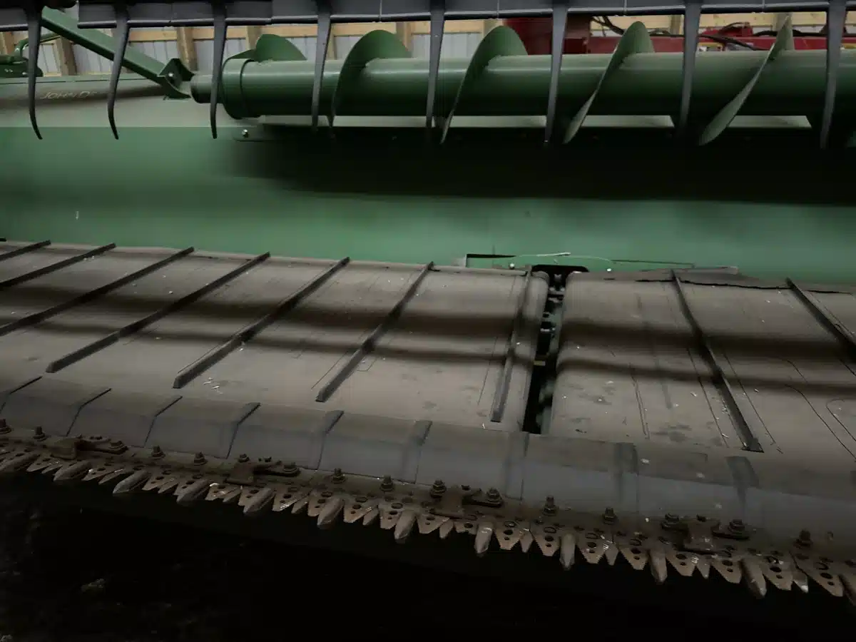 Gallery image 1 for Used 2013 John Deere 640FD Header - Draper