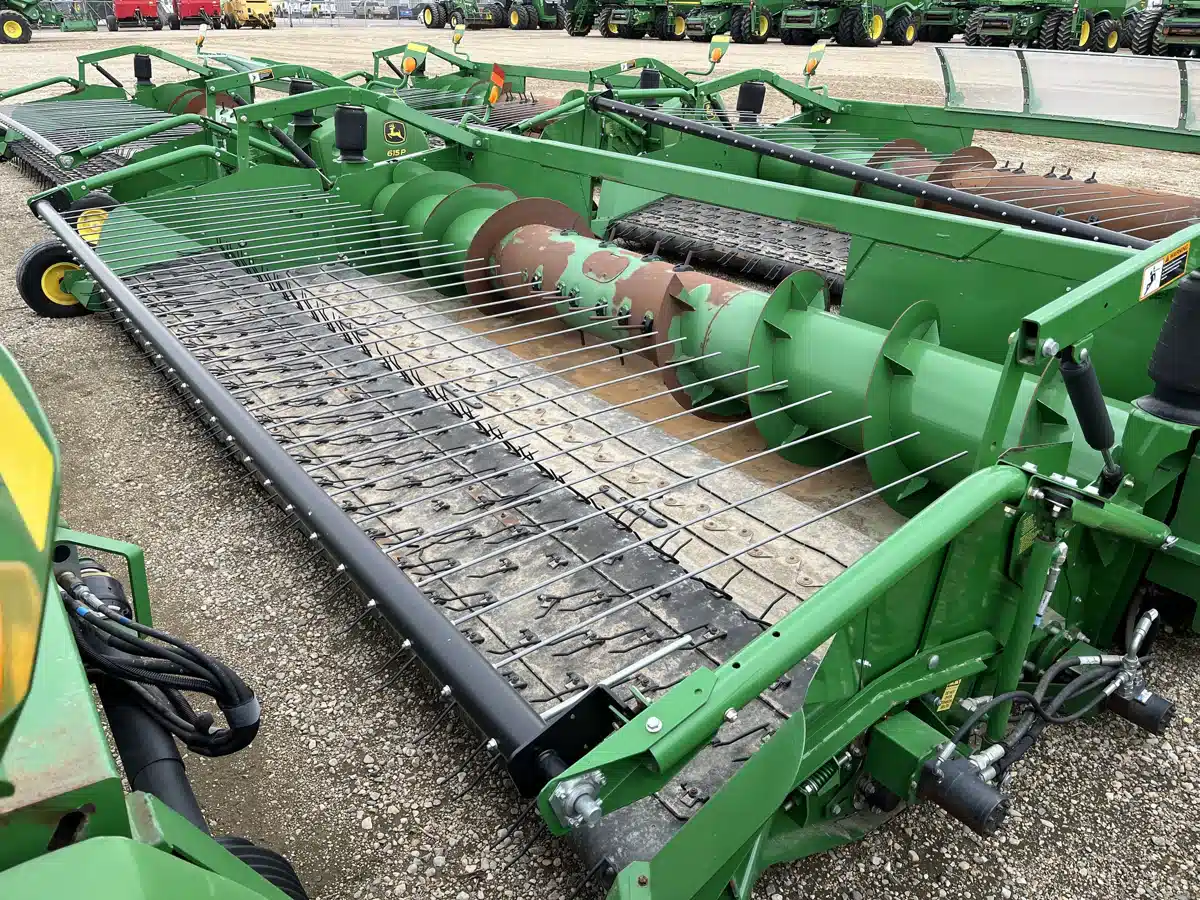 Gallery image 1 for 2015 John Deere 615P Header - Pickup