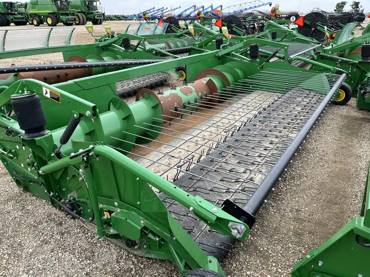 Gallery image 2 for 2015 John Deere 615P Header - Pickup