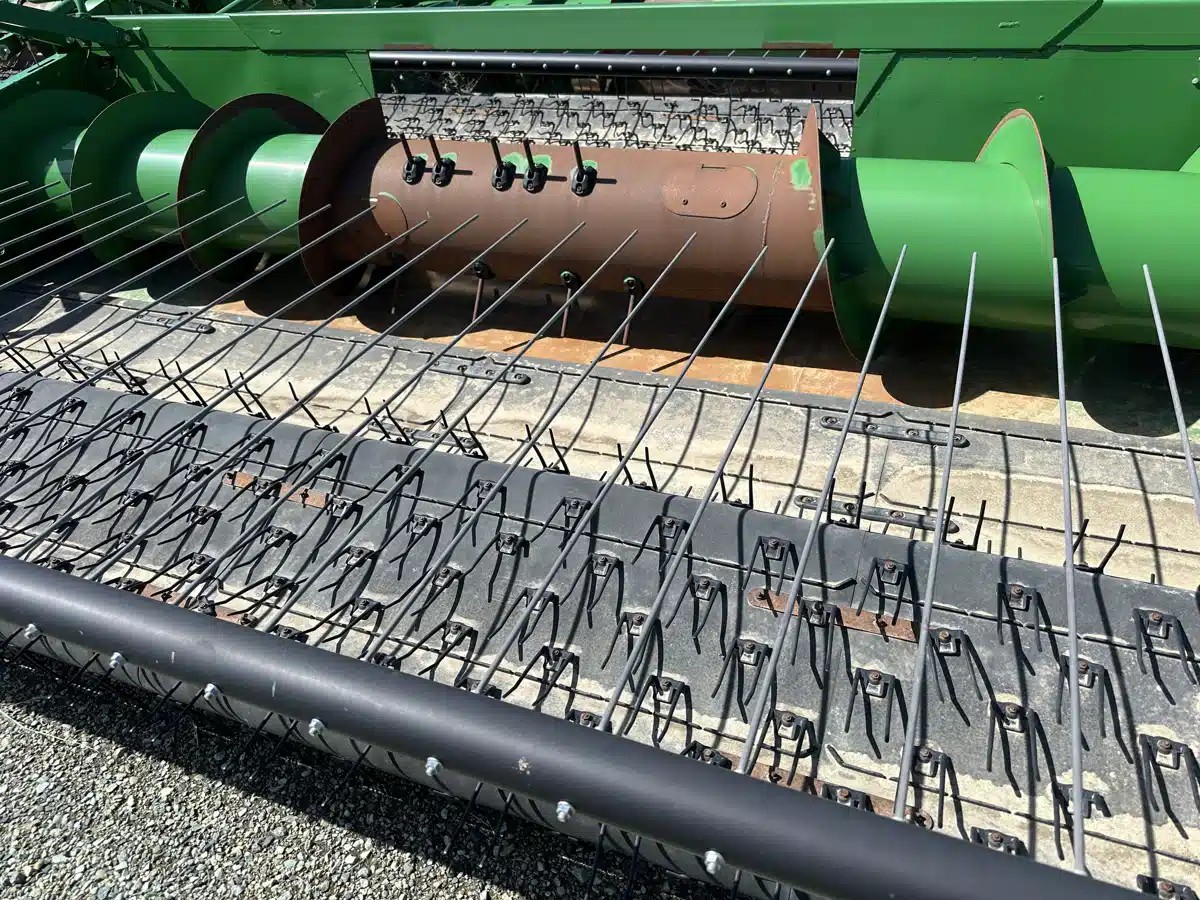 Gallery image 2 for 2015 John Deere 615P Header - Pickup