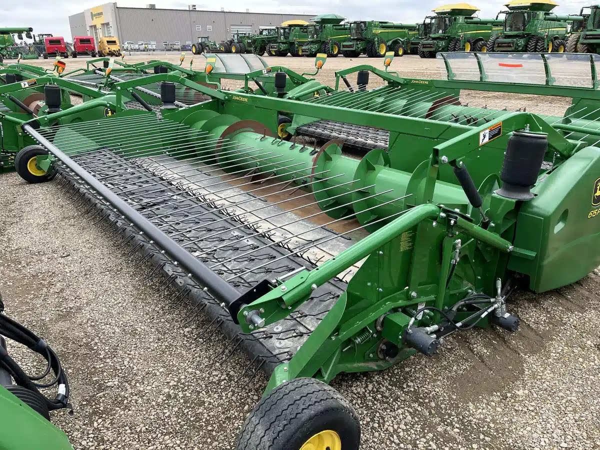 Photo de la Galerie 1 pour 2019 John Deere 615P Nez - Ramasseur
