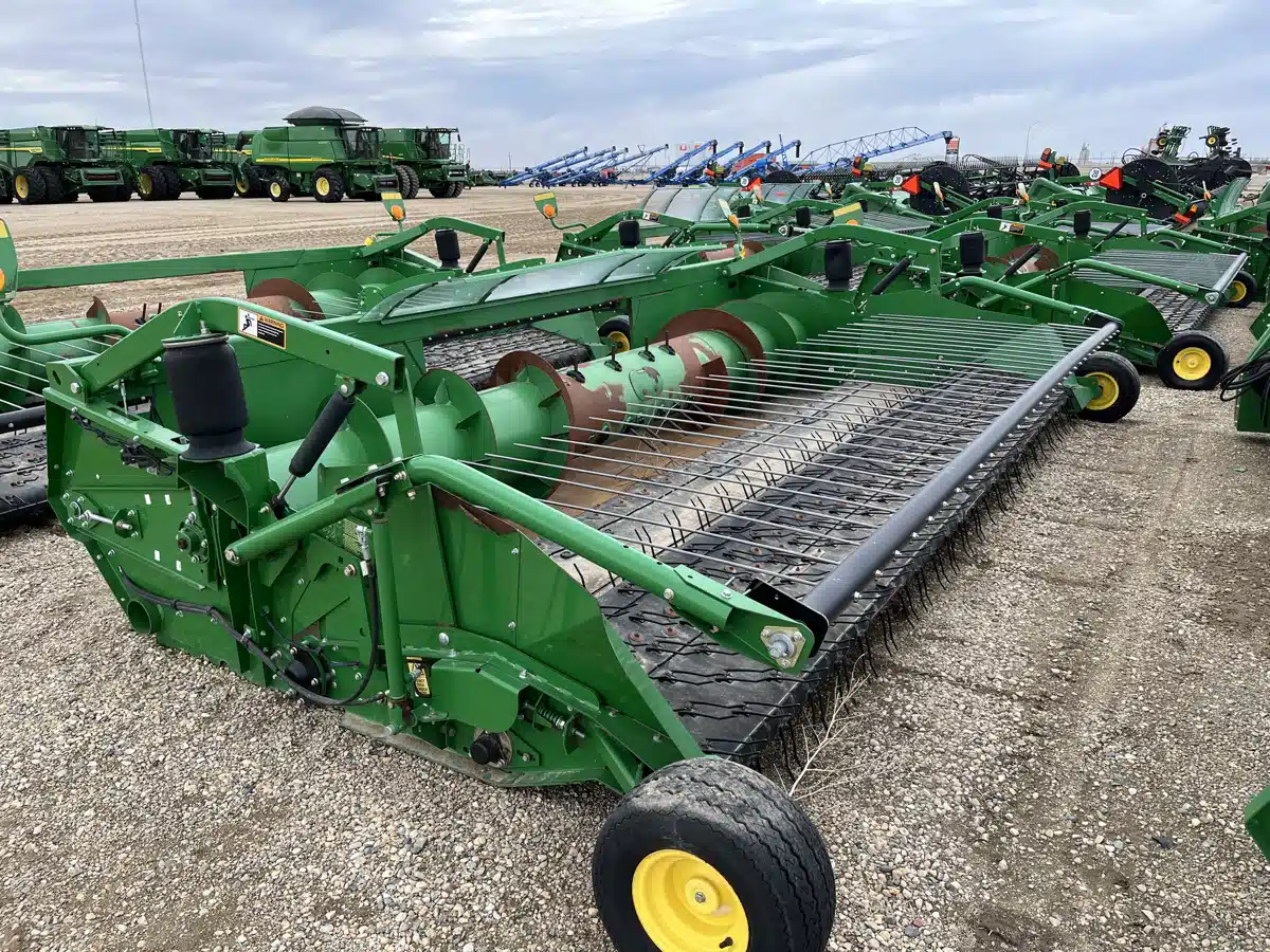 Photo de la Galerie 2 pour 2013 John Deere 615P Nez - Ramasseur