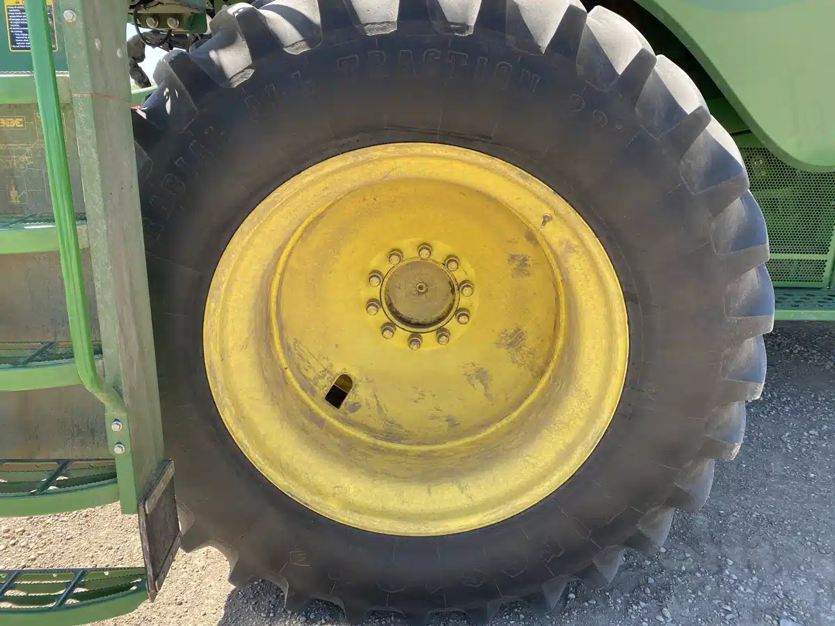 Gallery image 2 for Used 2013 John Deere S670 Combine