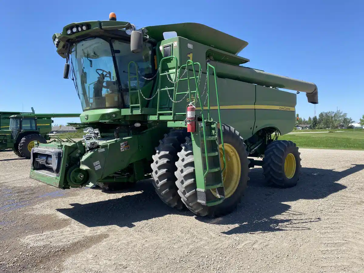 Gallery image 1 for Used 2013 John Deere S670 Combine