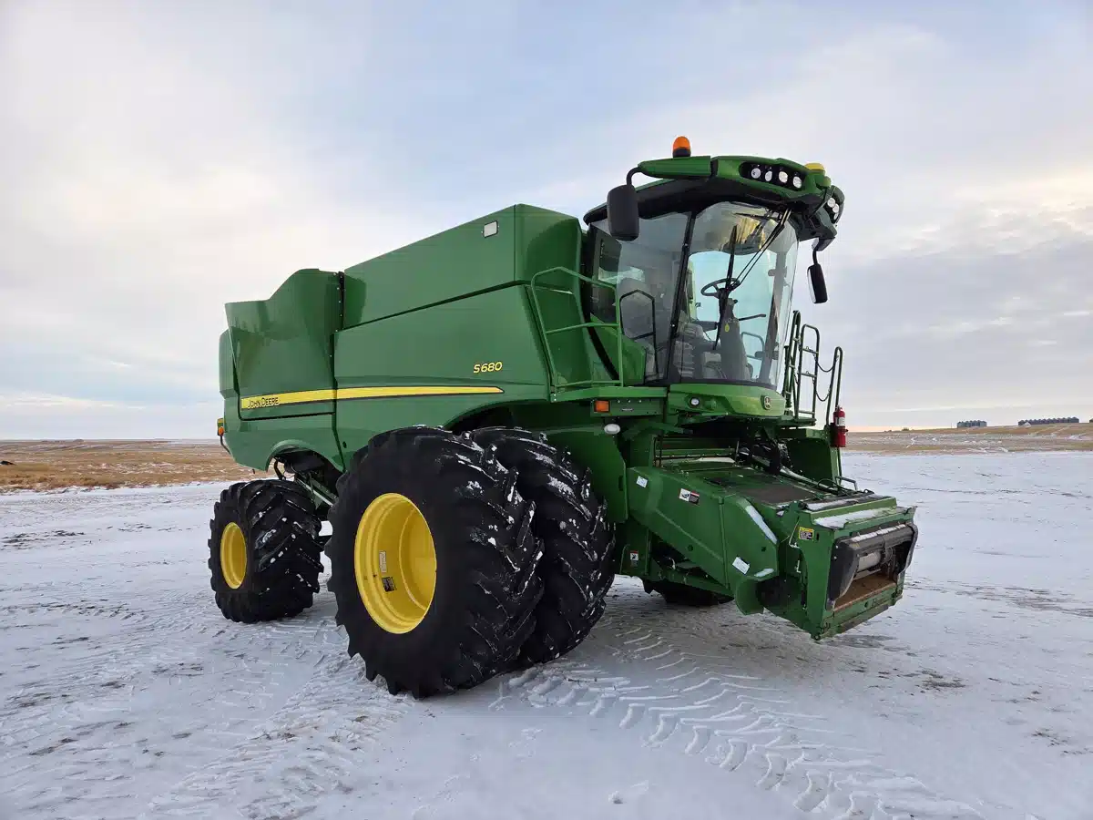 Gallery image 2 for 2015 John Deere S680 Combine