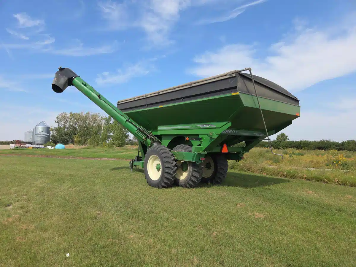 Gallery image 2 for Used 2012 Brent 1282 Grain Cart