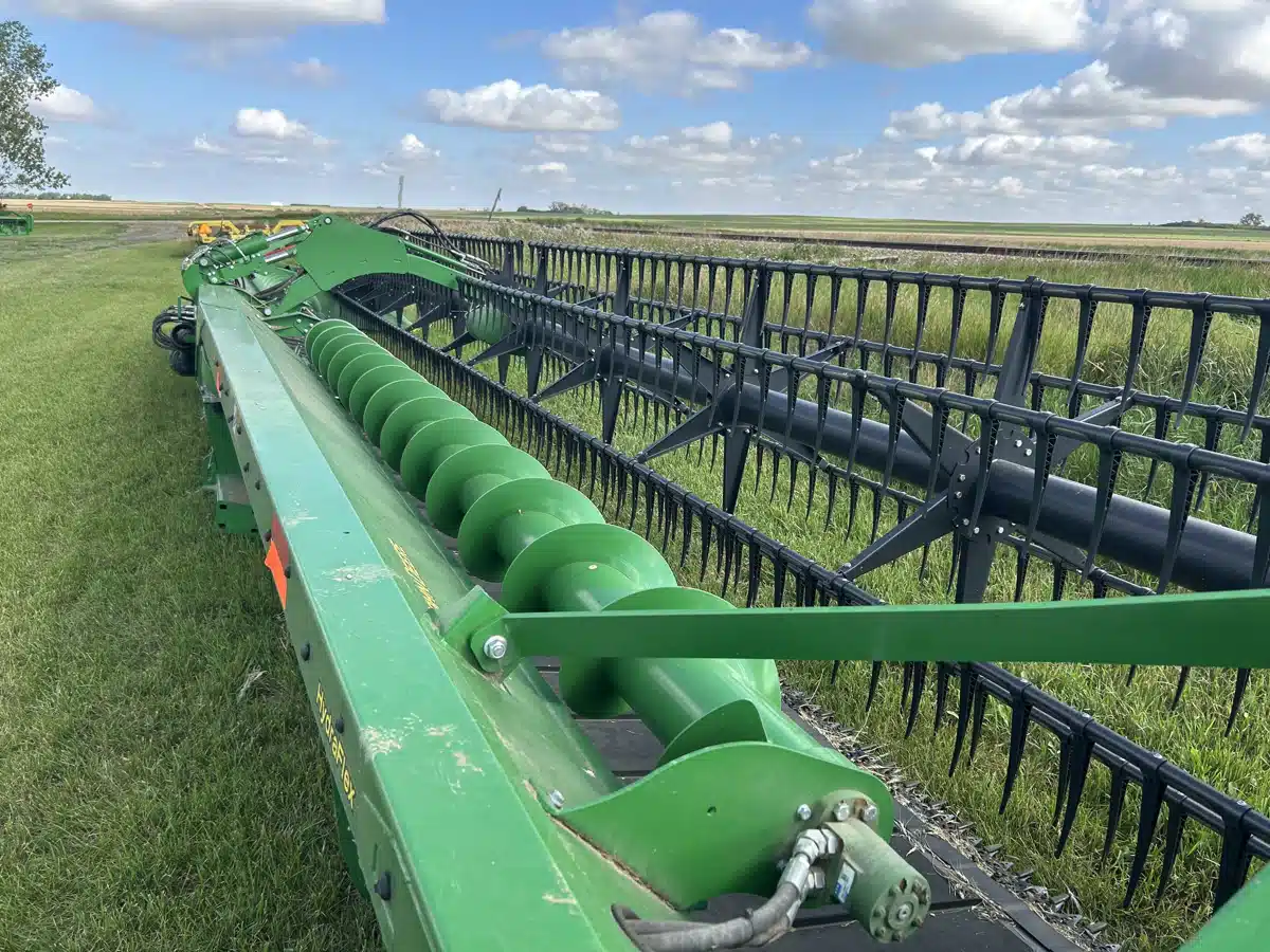 Gallery image 2 for Used 2017 John Deere 640FD Header - Draper