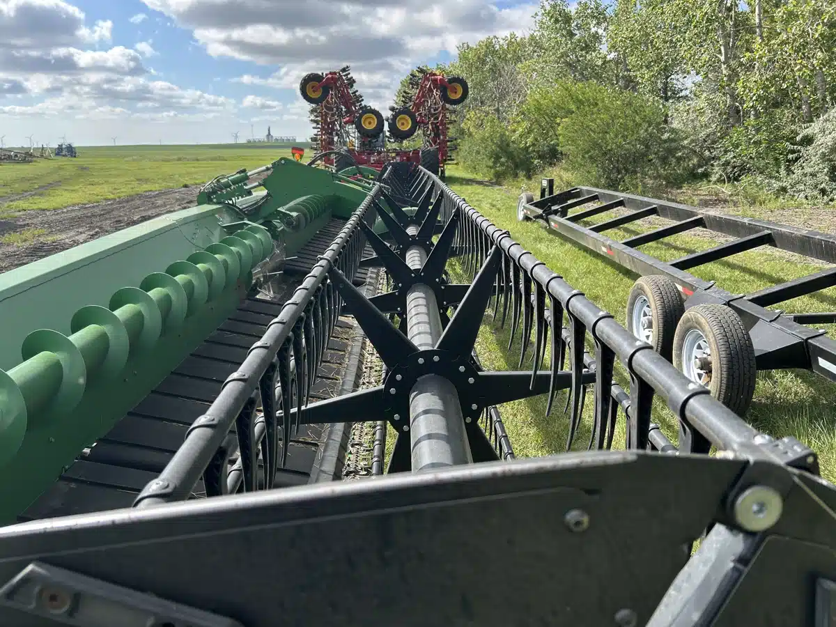 Gallery image 2 for Used 2017 John Deere 640FD Header - Draper