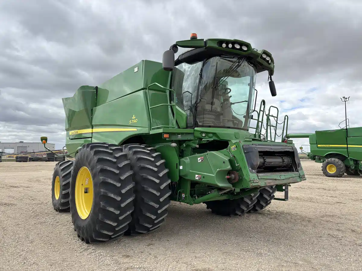 Gallery image 1 for Used 2018 John Deere S790 Combine
