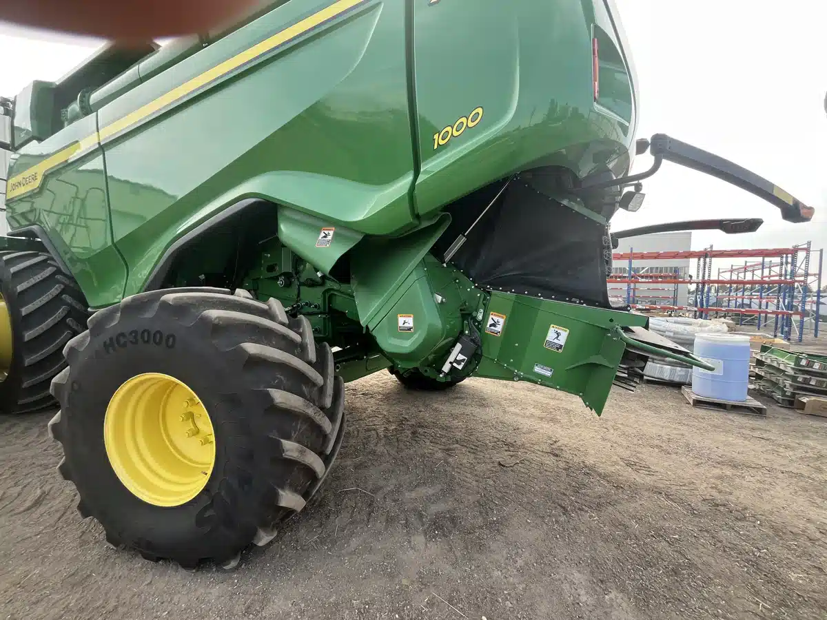 Gallery image 2 for Used 2022 John Deere X9 1000 Combine