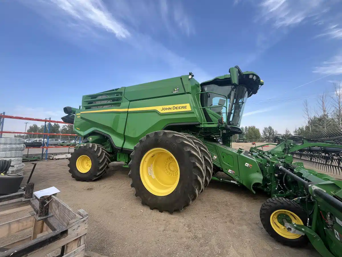 Gallery image 1 for Used 2022 John Deere X9 1000 Combine