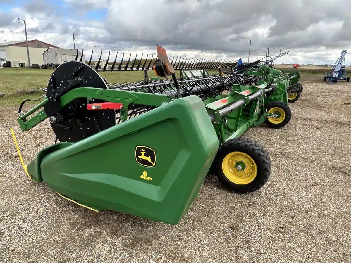 Gallery image 2 for Used 2022 John Deere HD50R Header - Draper