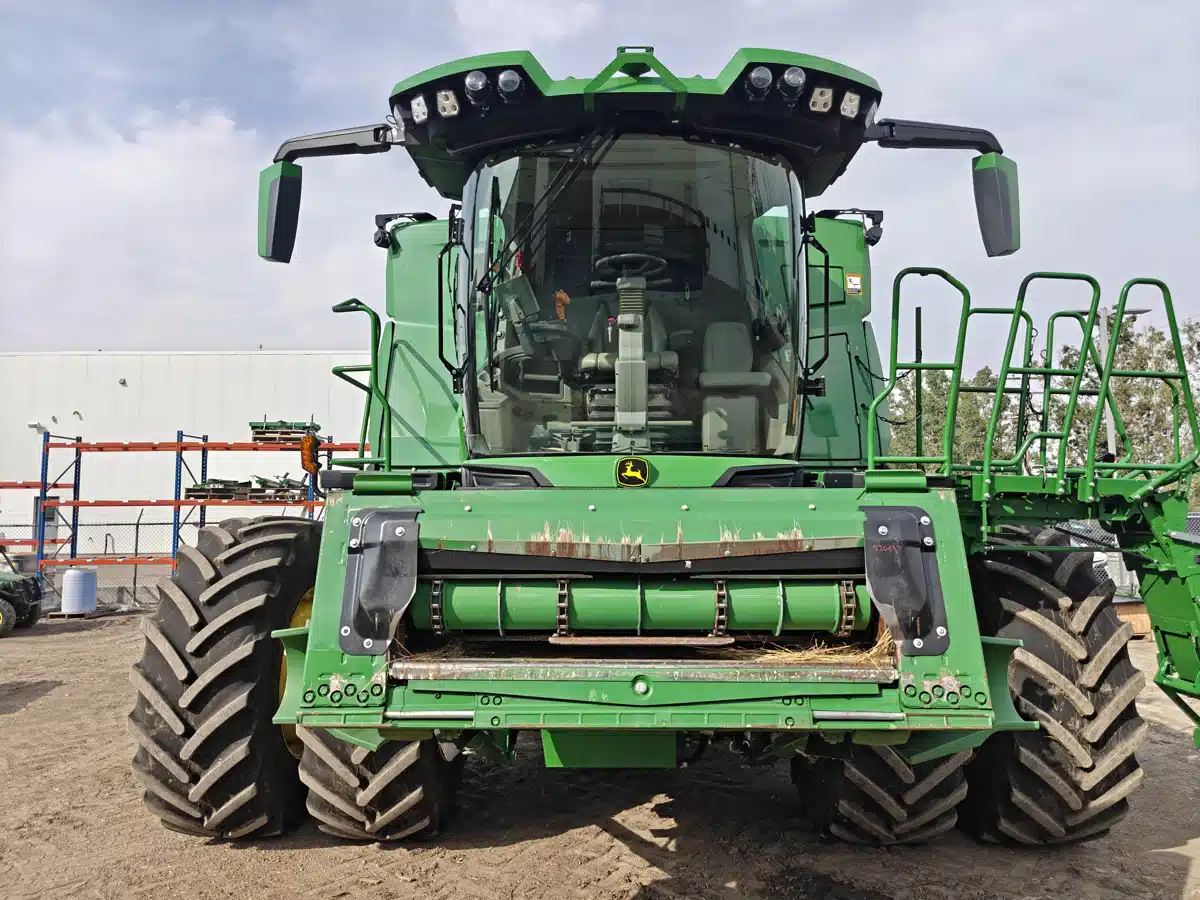 Gallery image 2 for Used 2022 John Deere X9 1000 Combine