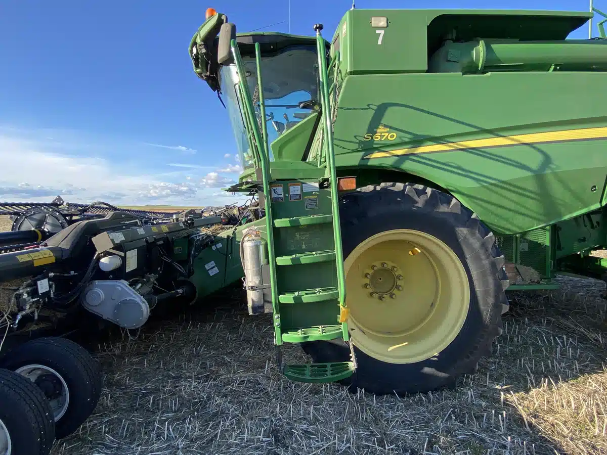 Used 2013 John Deere S670 Combine