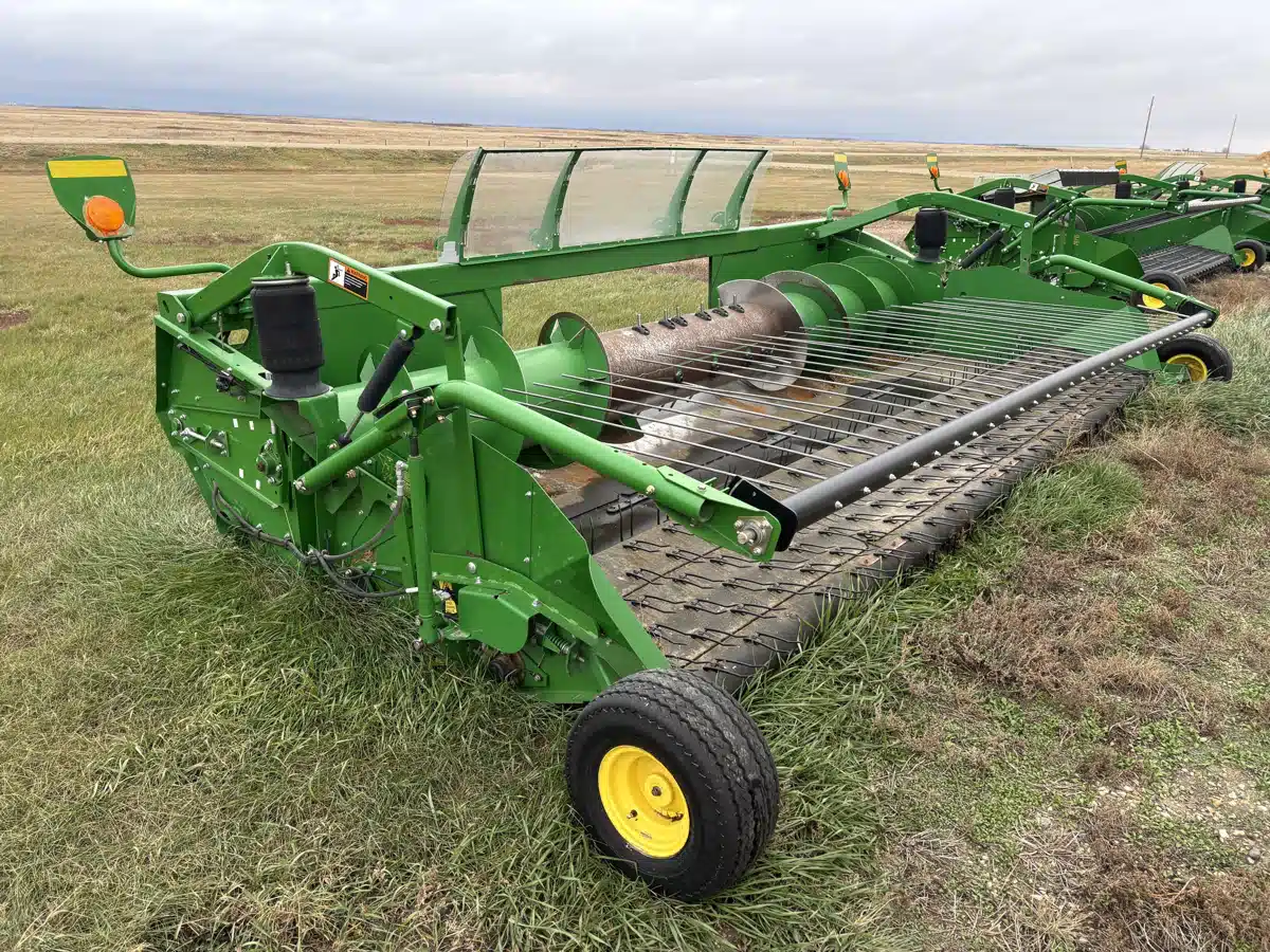Gallery image 2 for Used 2012 John Deere 615P Header - Draper