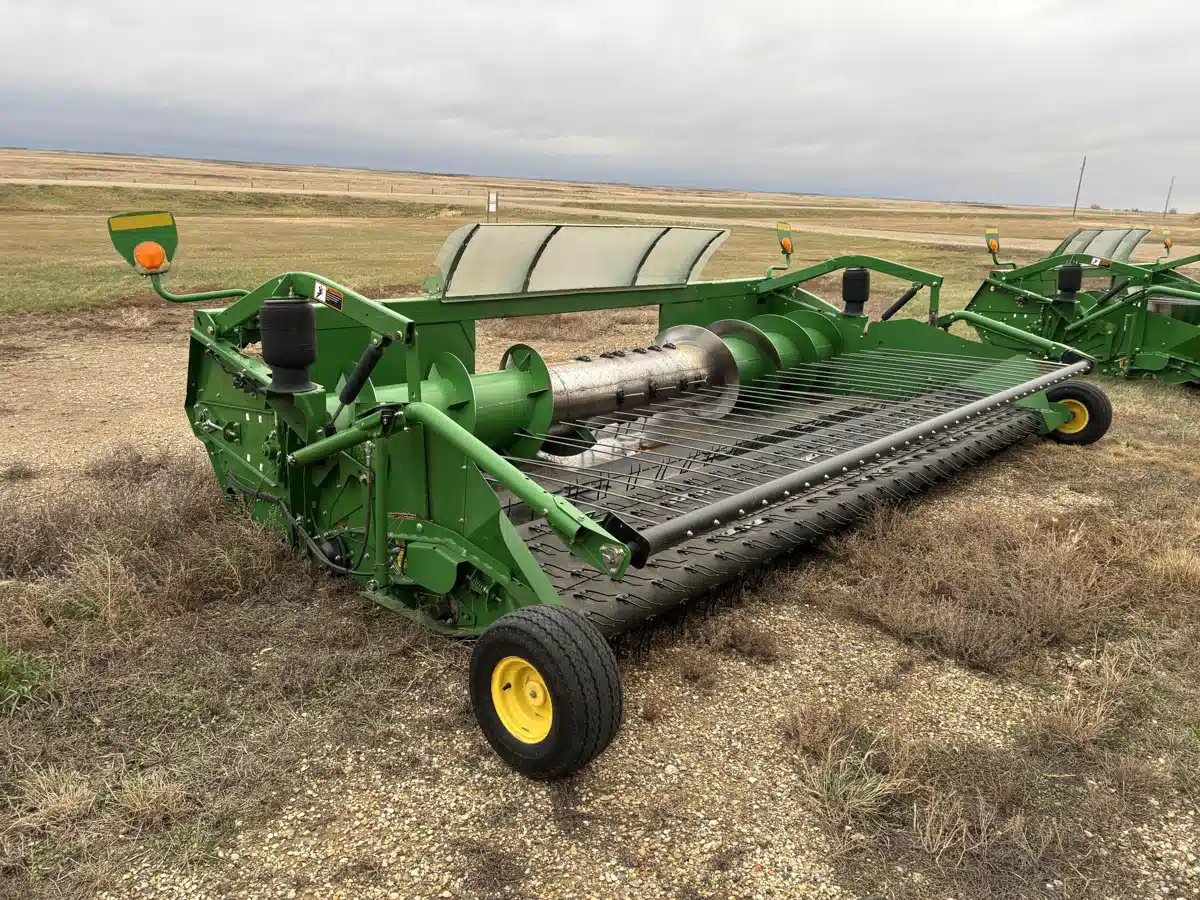 Gallery image 2 for Used 2012 John Deere 615P Header - Draper