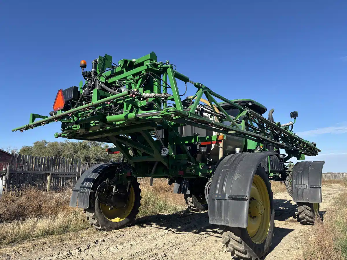 Gallery image 2 for 2015 John Deere R4038 Sprayer - Self Propelled