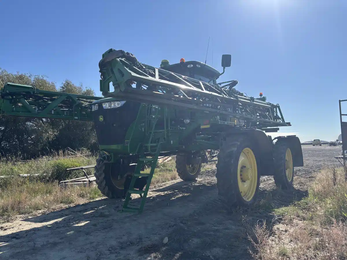 Gallery image 1 for 2015 John Deere R4038 Sprayer - Self Propelled