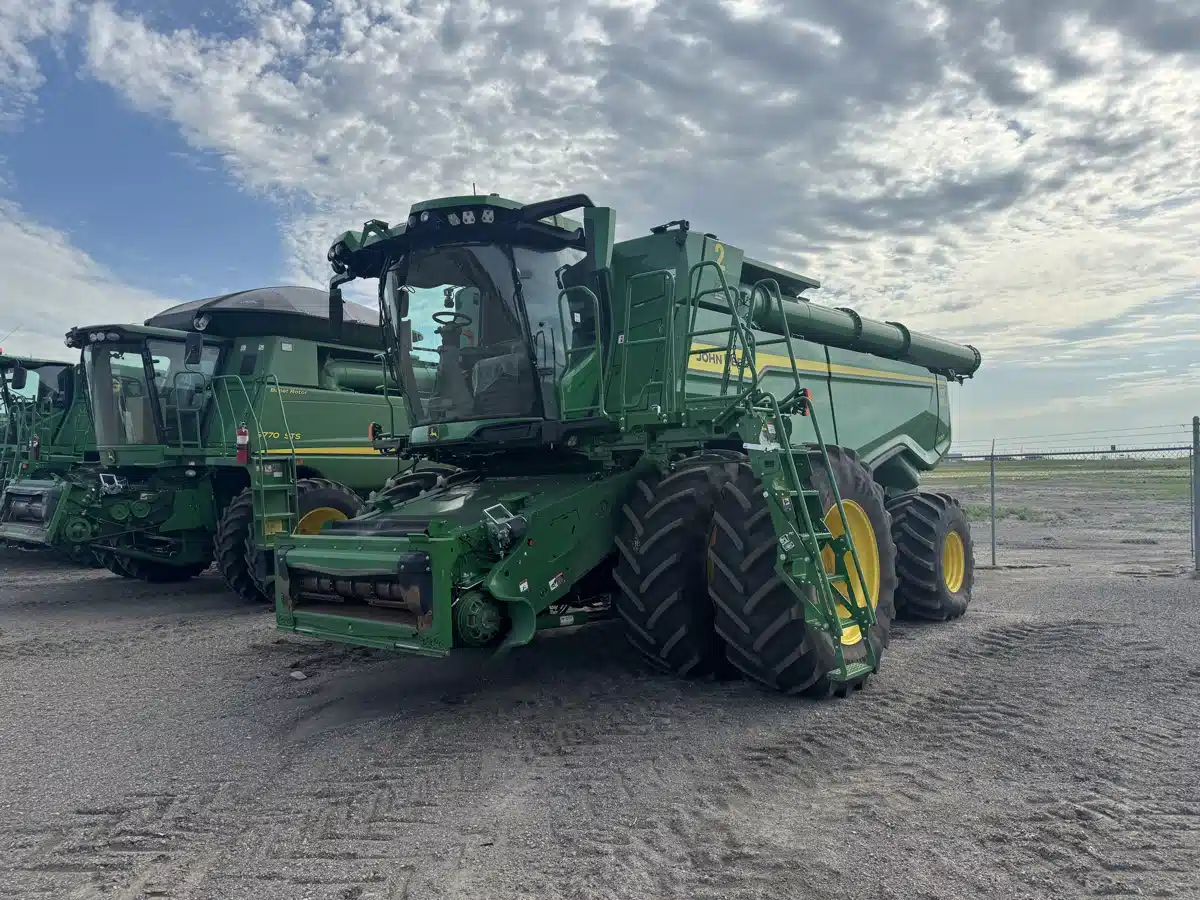 Gallery image 1 for 2022 John Deere X9 1100 Combine