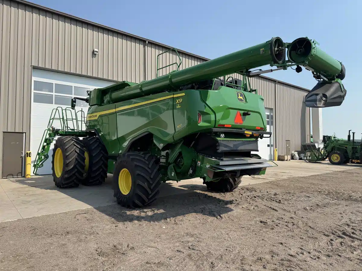 Gallery image 2 for 2023 John Deere X9 1100 Combine
