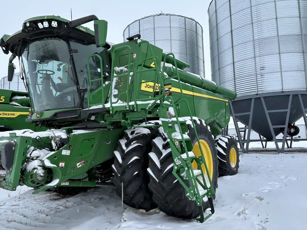 Gallery image 1 for 2024 John Deere X9 1000 Combine