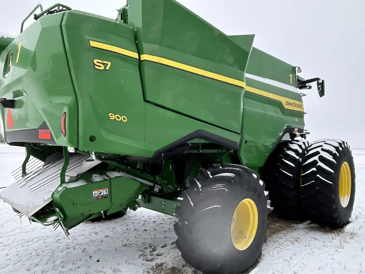 Gallery image 2 for 2025 John Deere S7 900 Combine