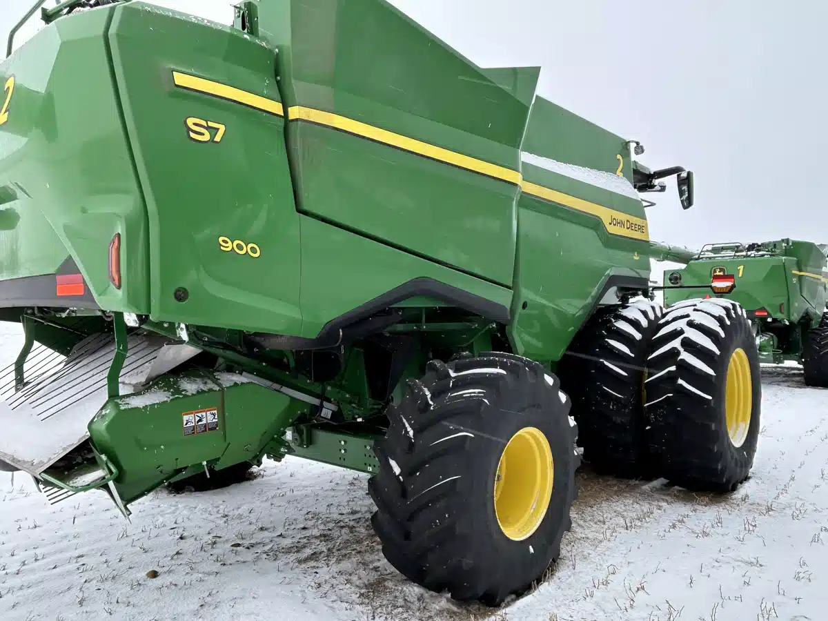 Gallery image 2 for 2025 John Deere S7 900 Combine