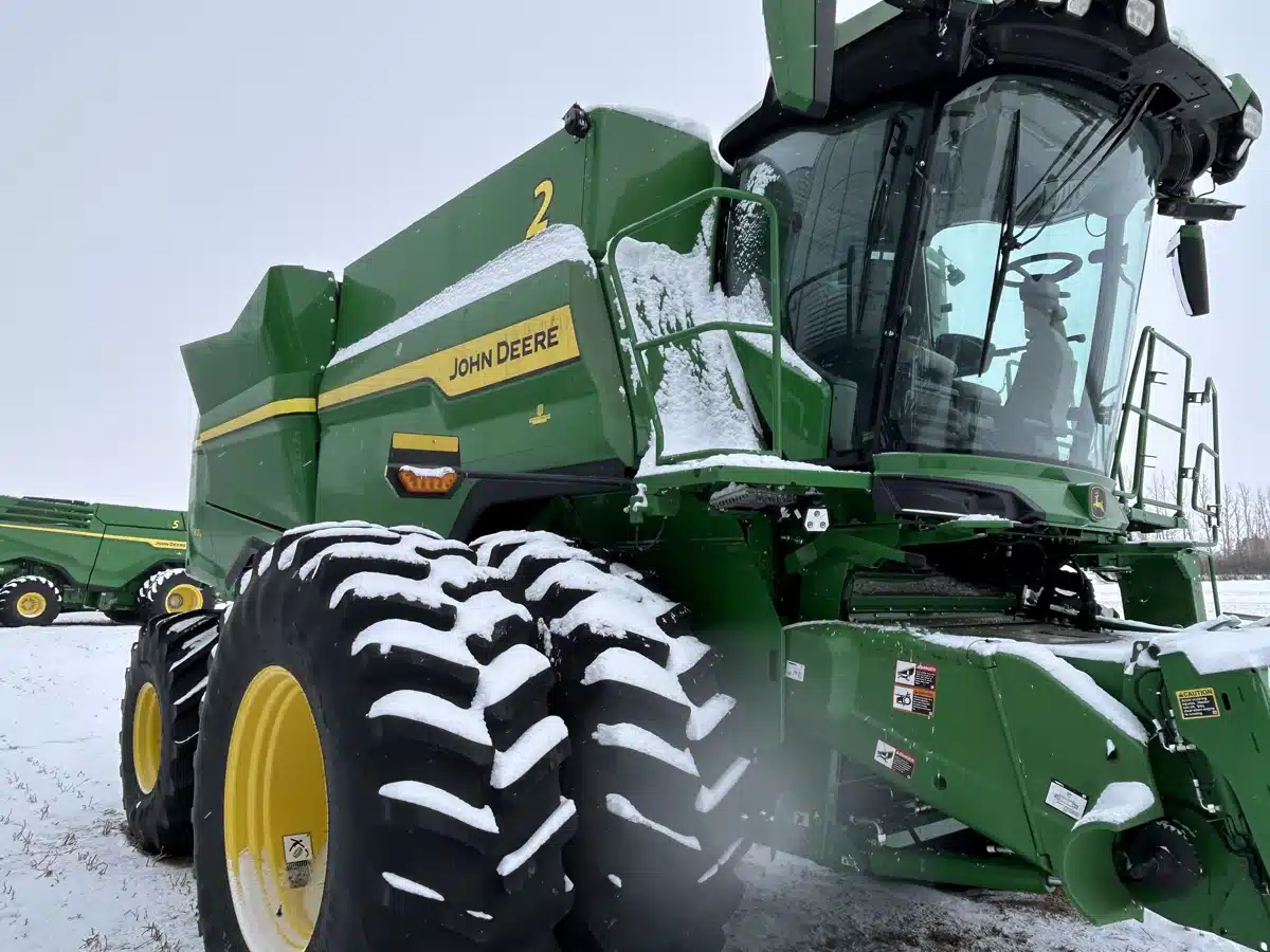 Gallery image 1 for 2025 John Deere S7 900 Combine