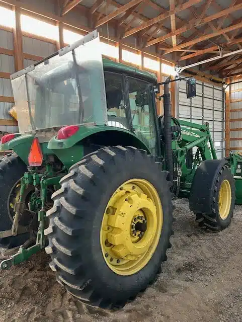 Gallery image 2 for 2003 John Deere 7220 Tractor