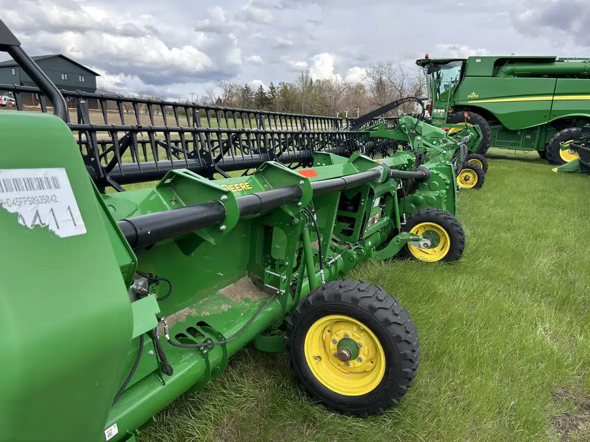 Gallery image 1 for 2025 John Deere HD45F Header - Flex Draper