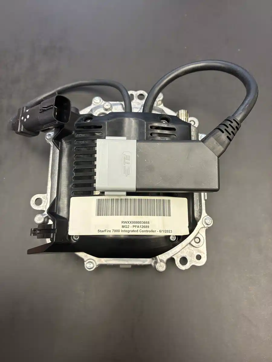 Gallery image 1 for 2024 John Deere Integrated 7000 Receiver Guidance System