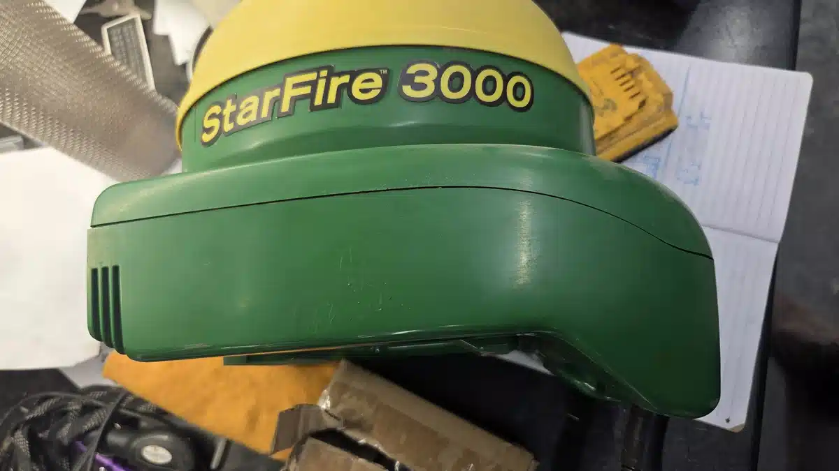 Gallery image 1 for 2012 John Deere STARFIRE 3000 Guidance System