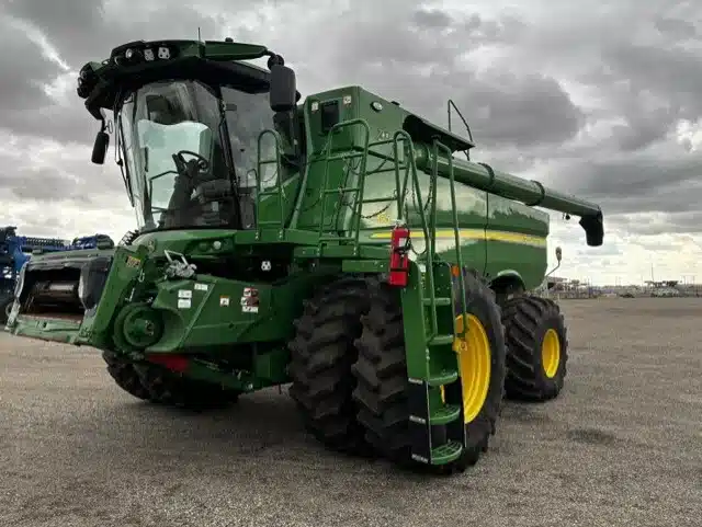 Gallery image 1 for 2022 John Deere S790 Combine