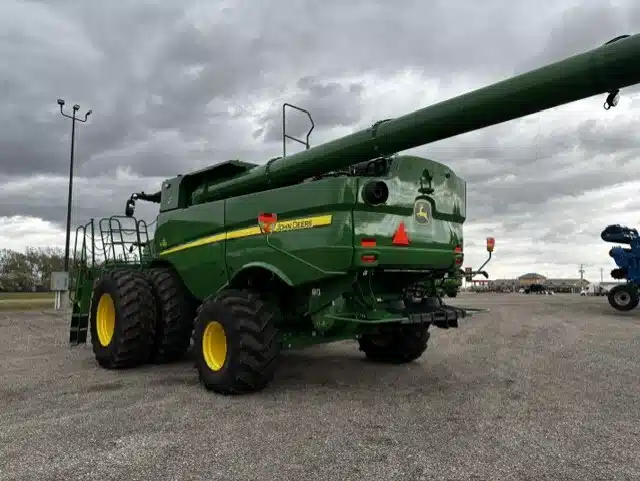 Gallery image 2 for 2022 John Deere S790 Combine
