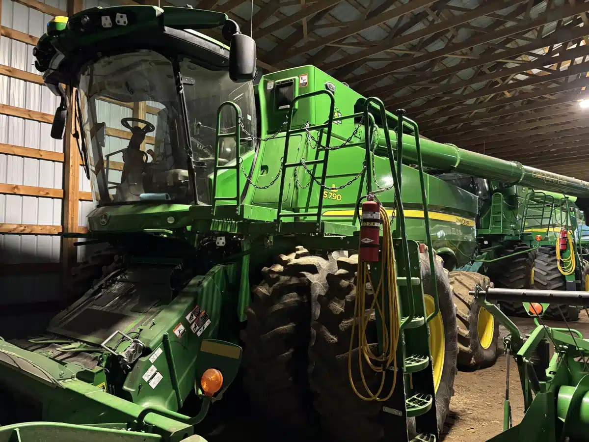 Gallery image 1 for 2022 John Deere S790 Combine